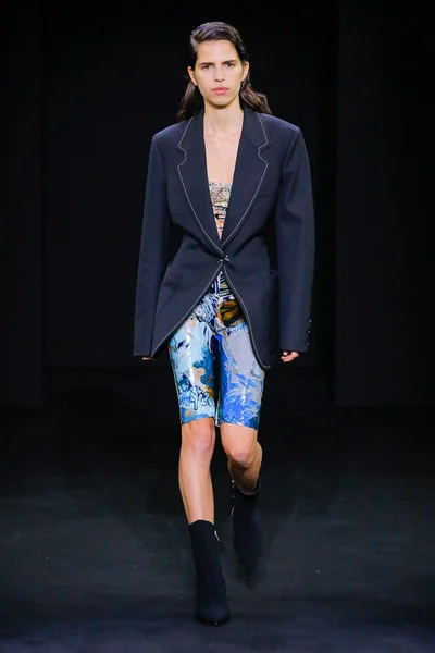 Look 3